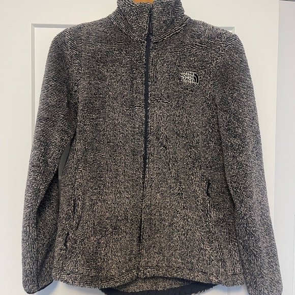 Women’s The North Face Fleece Jacket in size medium - Picture 2 of 3